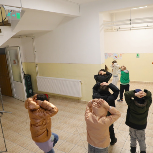 Elevii și profesorii de la Școala Gimnazială Nr. 43 "Ferdinand" au participat la un exercițiu de evacuare