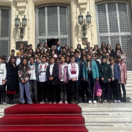 Senatul României a primit vizita elevilor din Nereju