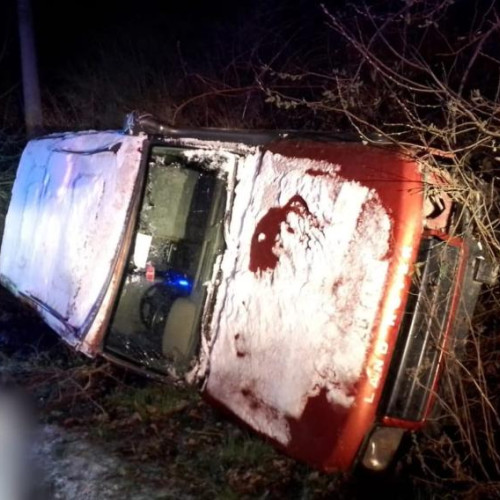 Accident dramatic în Cluj: un tânăr a fost salvat de sub o mașină răsturnată