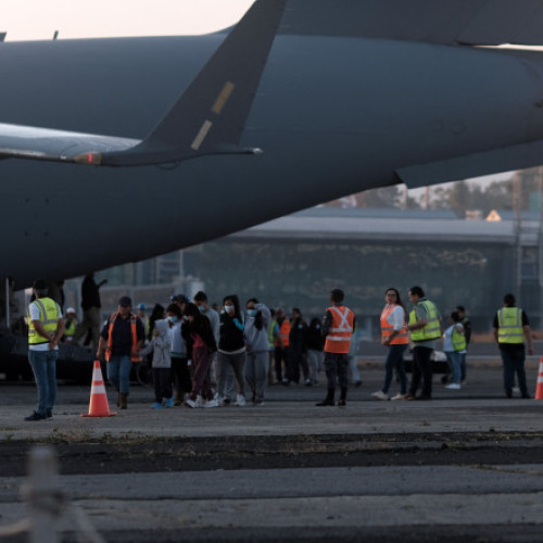 Curtea Supremă a SUA suspendă interdicția de expulzare a migraților