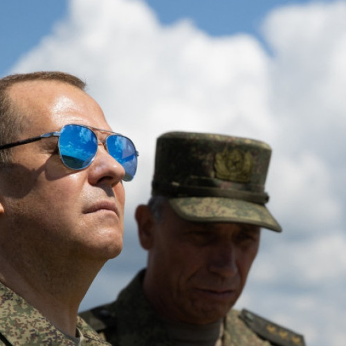Dmitri Medvedev: Mai multe țări vor obține arme nucleare în următorii ani