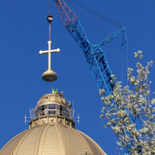 Crucea de pe Catedrala Mântuirii Neamului a început să fie montată