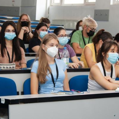 Junior Summer MedSchool: O oportunitate pentru viitorii medici, farmacisti si stomatologi