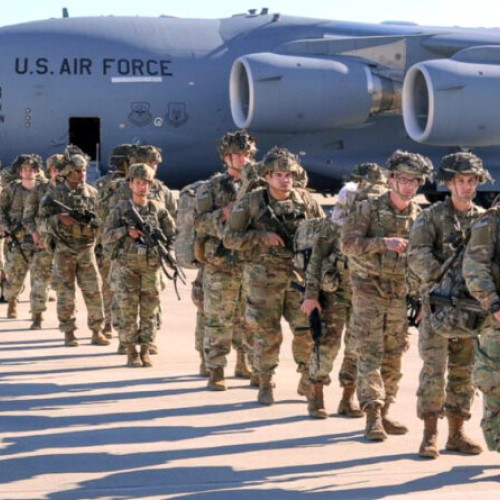 Înalta conducere a Pentagonului ia în considerare retragerea a 10.000 de soldați din Europa de Est