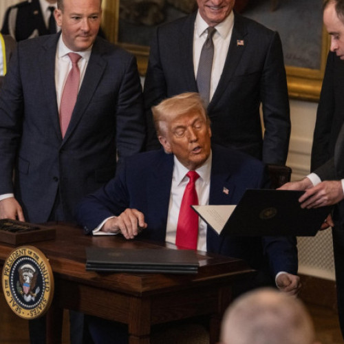 Donald Trump își intensifică războiul comercial cu noi tarife