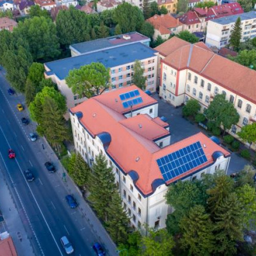 Primăria Brașov investește în energie solară pentru unitățile de învățământ