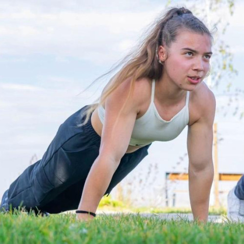 Alisia Persa reprezintă România la campionatul mondial de Calisthenics