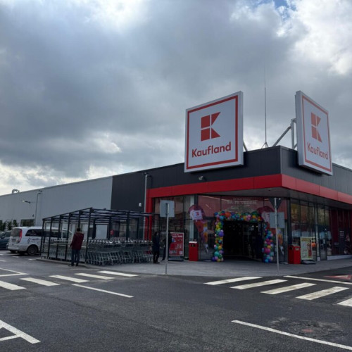Iesenii pot vizita noul magazin Kaufland din Galata
