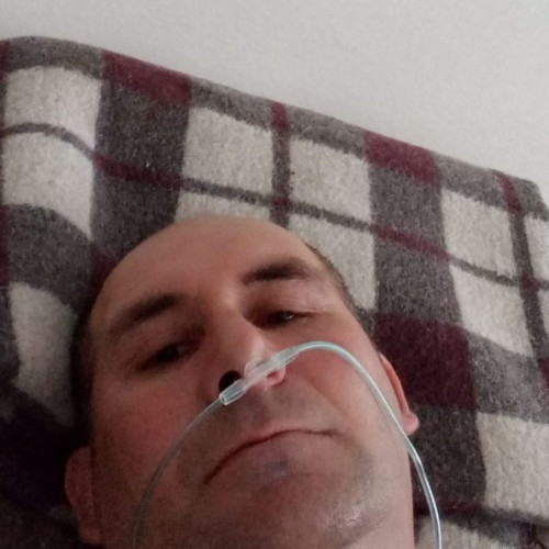 Bărbat din comuna Dumbrăveni atacat fără motiv de un tată și fiu