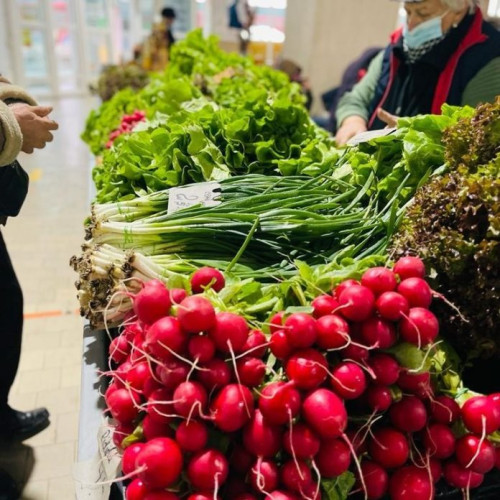 Românii alocă buget mai mare pentru masa de Paște