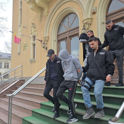 Tinerii bănuiți de jaf armat pe bulevardul Ferdinand au recunoscut fapta