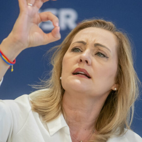 USR într-o situație complicată: Stoparea finanțării campaniei pentru Elena Lasconi