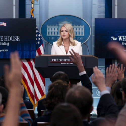 Casa Albă va ignora jurnaliștii care folosesc pronume de gen în semnătură