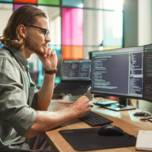 Oportunitate pentru programatori în Cluj: Cross Media Corporation caută Senior PHP Backend Developeri