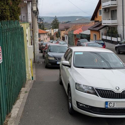 Primarul Emil Boc, solicitat să intervină pentru trotuarele din Cluj-Napoca