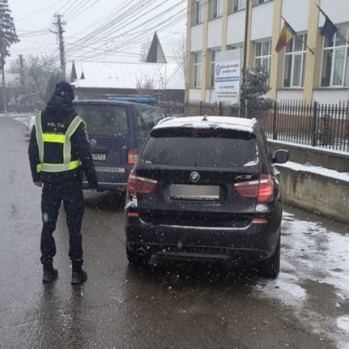 Tânără depistată conducând un autoturism radiat în apropiere de Cristinesti