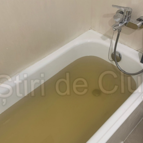 Apa de 'coșmar' pe o stradă din cartierul Mărăști, Cluj-Napoca