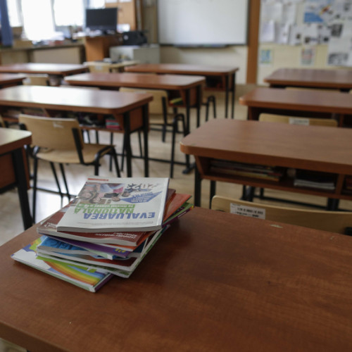 Interzicerea cursurilor în trei schimburi în școlile din România, anunțată de ministrul Educației