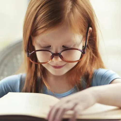 Un nou tratament pentru miopia juvenilă