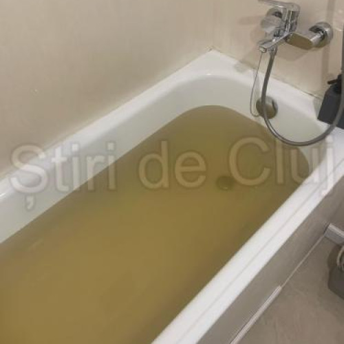 Apa de "coșmar" pe strada Anina din cartierul Mărăști, Cluj-Napoca