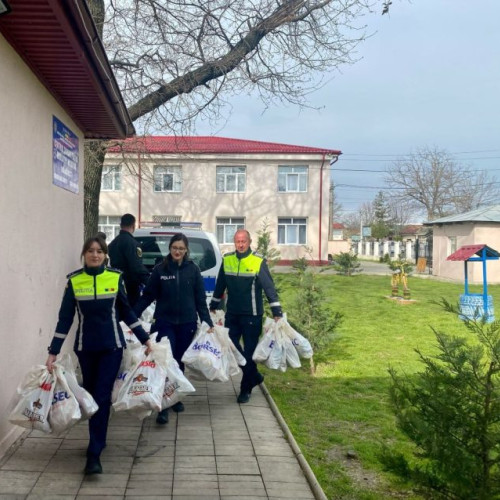 Polițiștii din Vrancea aduc speranță copiilor de la Centrul Școlar din Măicănești