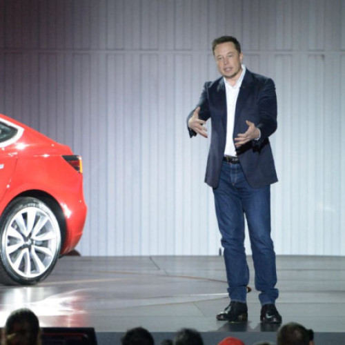 Tesla oprește comenzile pentru două modele în China