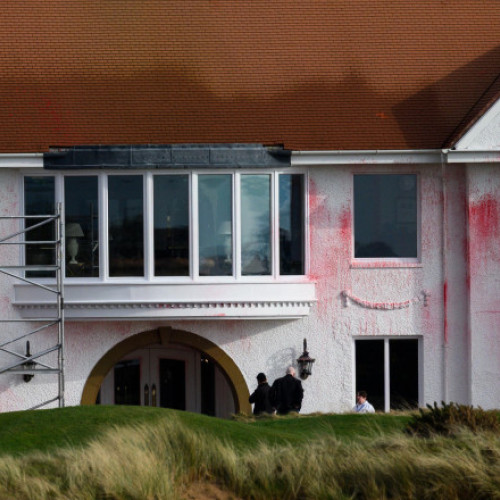 O a patra persoană acuzată de vandalizarea terenului de golf al lui Donald Trump în Scoția