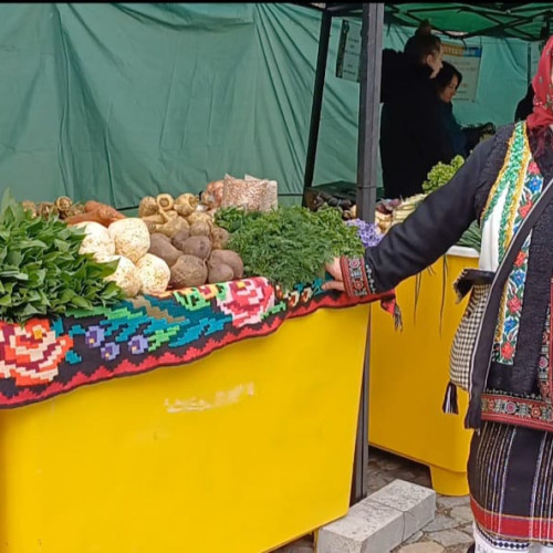 O pensionară din Botoșani participă la "Târgul cu gust"