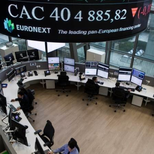 Pietele bursiere europene inregistreaza scaderi in contextul temerilor comerciale