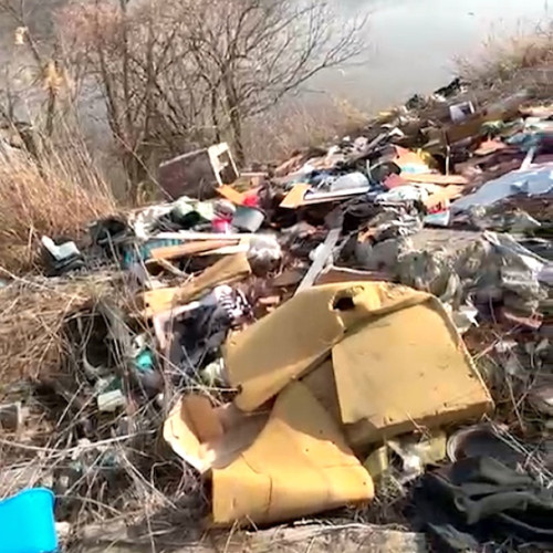 Groapa de gunoi de pe malul Oltului ridică probleme pentru Primăria Turnu Roșu