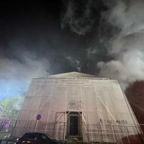 Incendiu puternic la Teatrul "Masca" din București