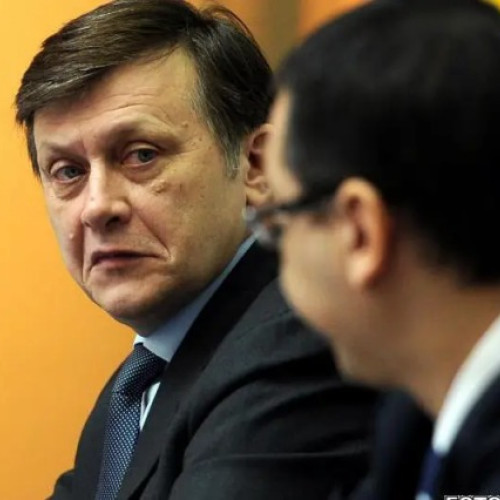 Crin Antonescu îl cataloghează pe Victor Ponta drept "trădător de rând"
