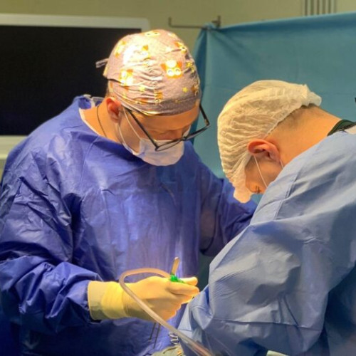 Un bărbat din București a primit un rinichi de la mama sa