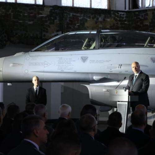 Bulgaria primește primul avion F-16 dintr-o comandă istorică