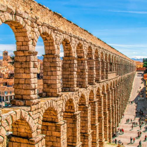 Un turist britanic a decedat după o cădere de pe o platformă din Segovia