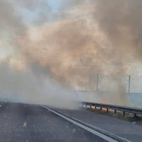 Incendiu pe DN 71, trafic oprit în Buciumeni