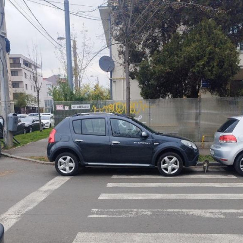 Sofer rebel parcat pe trecerea de pietoni în Cluj-Napoca