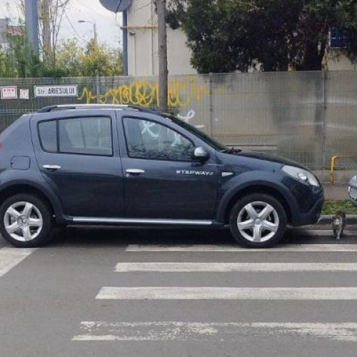 Lipsa locurilor de parcare transforma soferii in adevarati artisti ai improvizatiei in Cluj