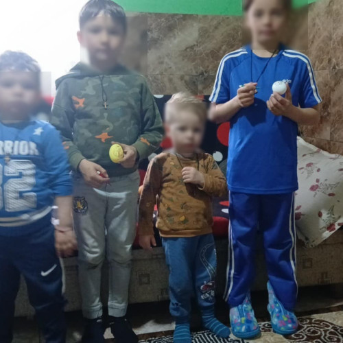 Patru copii din Botoșani cresc fără mamă