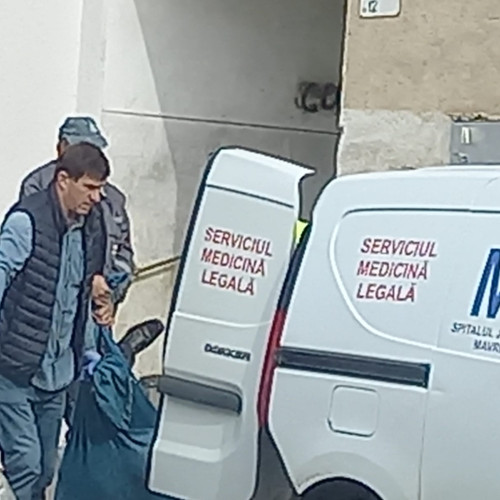Tragedie în Botoșani: Un bărbat a fost găsit mort într-un bloc