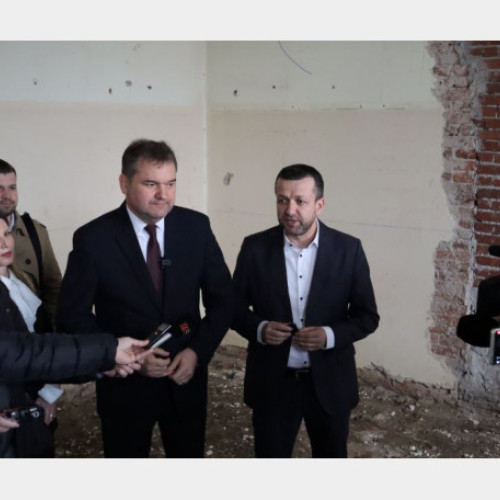 Primarul Florin Birta și ministrul Cseke Attila vizitează lucrările de eficientizare energetică la Primăria Oradea