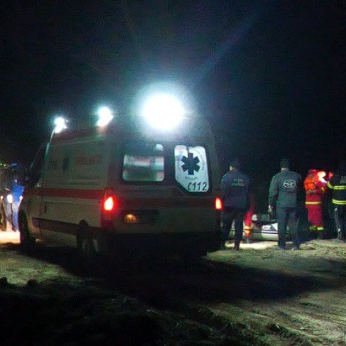 Pompierii din Botoșani salvează un tânăr din Ucraina de pe o insulă naturală de pe râul Prut