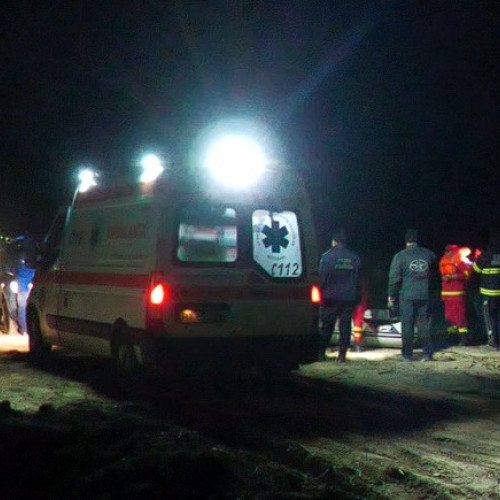 Un bărbat salvat de pe o insulă din râul Prut