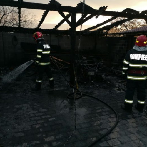 Incendiu devastator în Săveni, o gospodărie distrusă complet