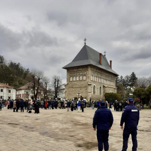 Jandarmii din Neamț au asigurat ordine publică cu ocazia Sărbătorii Florilor