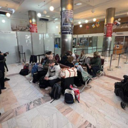 Zbor Wizz Air de la Suceava la Londra, amanat cu 10 ore la Aeroportul "Stefan cel Mare"