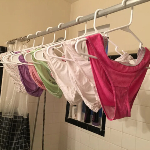 Un fals medic a cerut lenjeria intima a jucatoarelor de fotbal