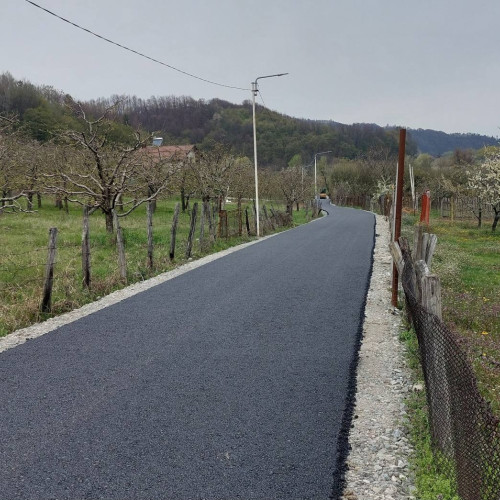 Voinesti: Asfaltarea străzilor continuă în comună