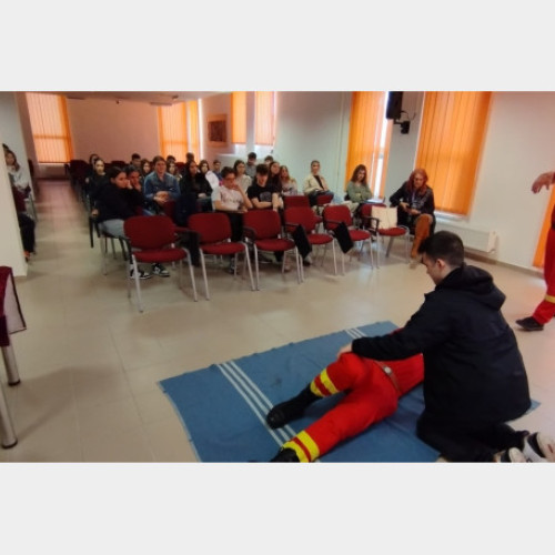 Pompierii bihoreni instruiți peste 700 de copii în domeniul situațiilor de urgență