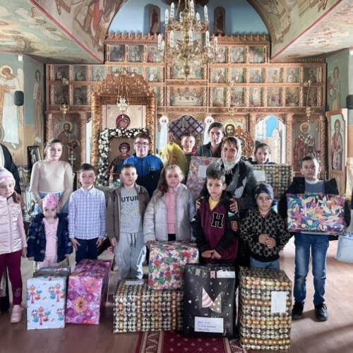 Proiectul social „Îmbracă un copil de Paști” ajută copiii din familii defavorizate